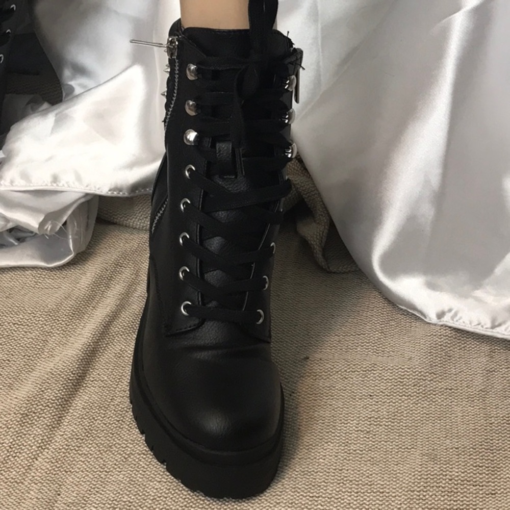 Steve Madden Black Spiked Vegan Leather Size 8 Ankle Boots. Brand New Never Worn